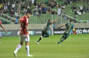 Juninho abriu o placar para o America com um golao, em chute de fora da rea: 1 a 0