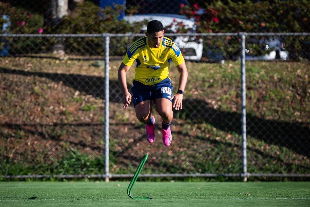 Fotos do treino do Cruzeiro na tarde desta quinta-feira (19/8), na Toca da Raposa II, em Belo Horizonte. Time fechou a preparao para enfrentar o Confiana, s 21h30 desta sexta-feira, no Mineiro