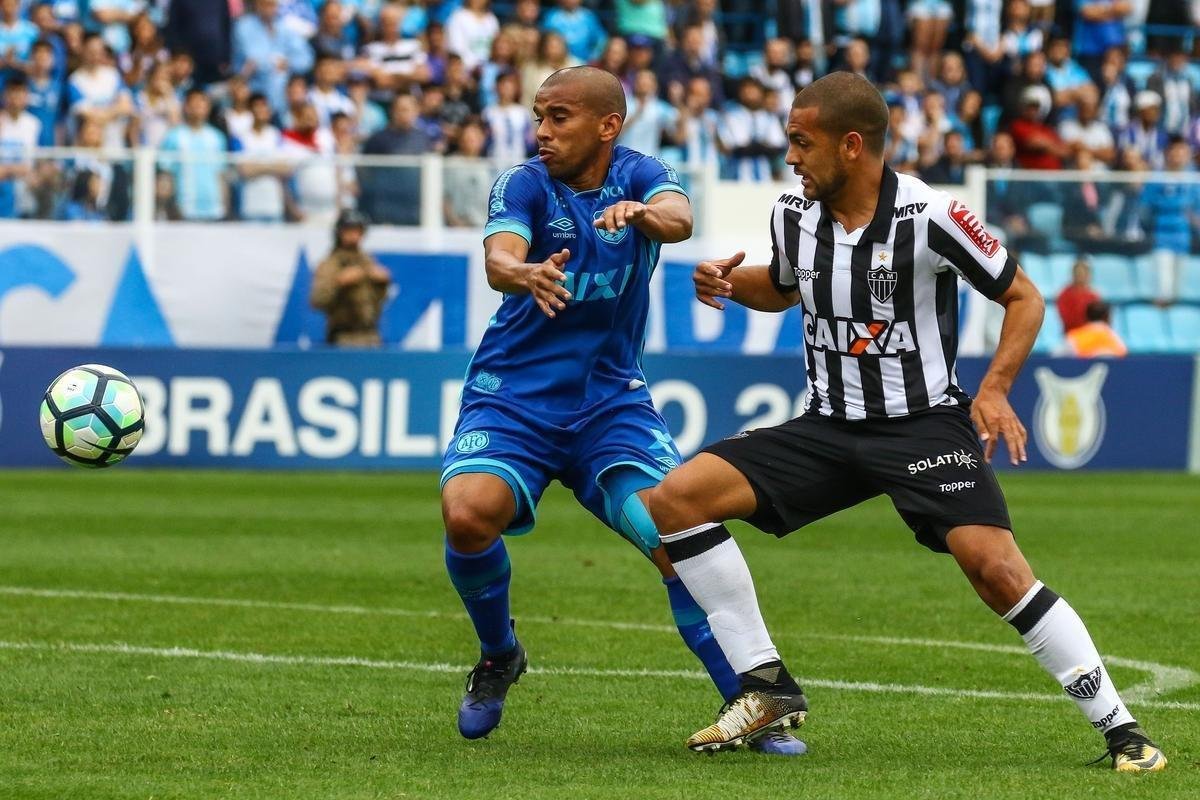 Imagens do empate entre Ava e Atltico, na Ressacada