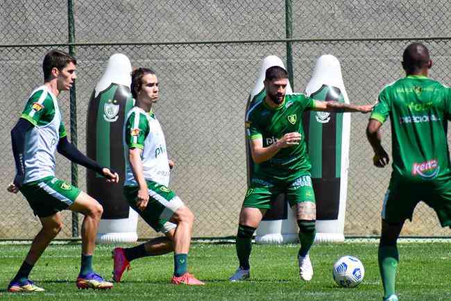 Z Ricardo e Fabrcio Daniel esto entre os pendurados do Coelho no Campeonato Brasileiro 
