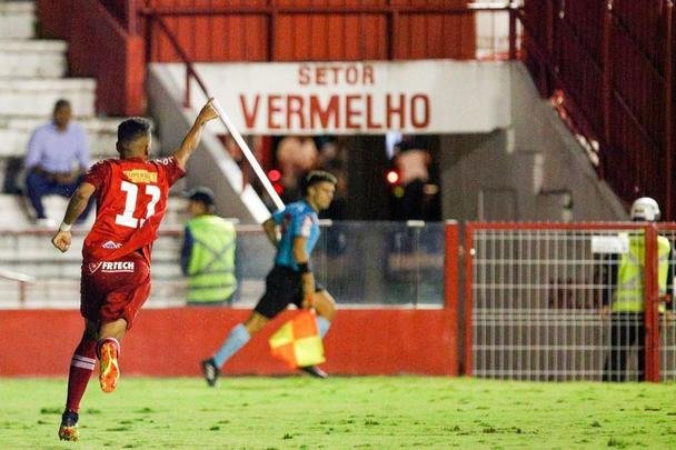 Equipes fizeram Clssico das Emoes vlido pela ltima rodada da primeira fase da competio no Estdio dos Aflitos. 