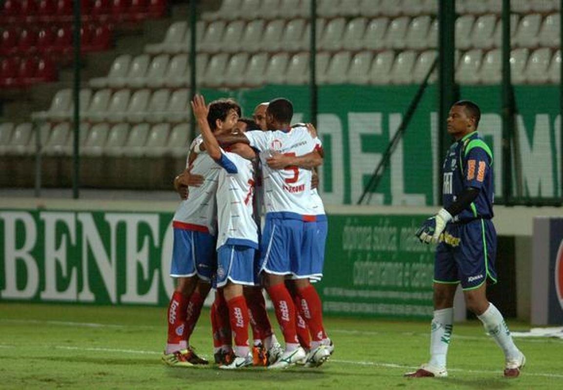 Os jogadores do Bahia comemoraram o gol que abriu o placar