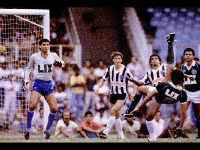 Campeonato Brasileiro de 1986 - Pela terceira vez em quatro anos, o Atlético foi eliminado na semifinal do Brasileirão. Desta vez, o algoz foi o Guarani. No jogo de ida, no Mineirão, mais um empate por 0 a 0. Fora de casa, o Galo perdeu por 2 a 1, de virada, e ficou fora da decisão.
