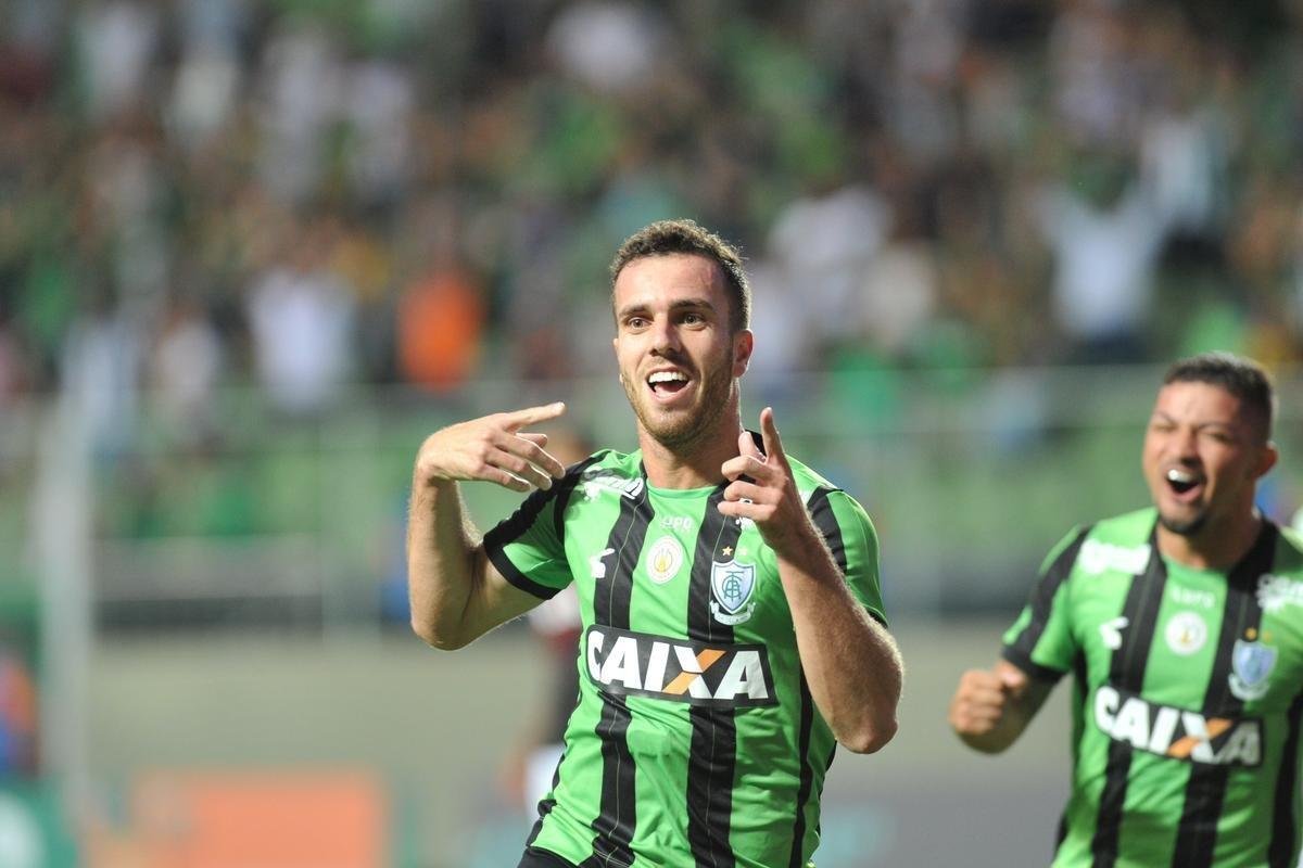 Serginho marcou duas vezes na vitria de virada do Amrica sobre Atltico-PR, no Horto 