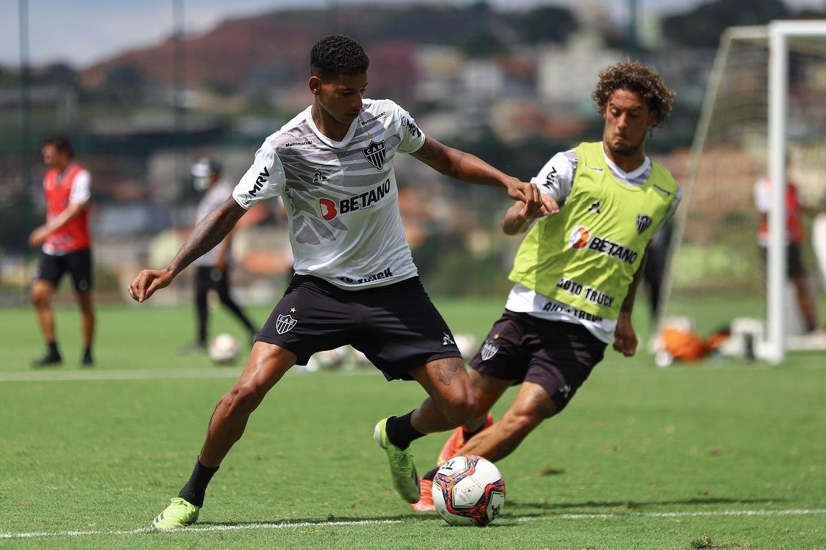Depois da derrota para a Caldense, por 2 a 1, em Poços de Caldas, jogadores do Atlético voltaram ao trabalho nesta sexta-feira na Cidade do Galo.