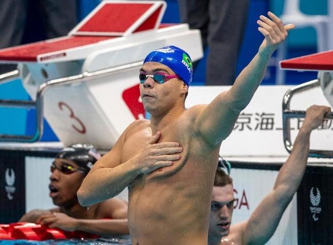 Gabriel  Bandeira conquistou a prata nos 200m livre da classe S14 na nata��o