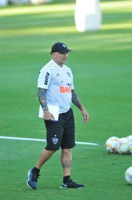 Jorge Sampaoli comandou nesta segunda-feira o seu primeiro treino no Atltico