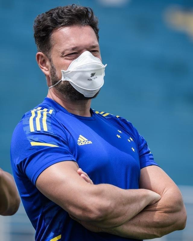 Fotos do treino do Cruzeiro no estdio Melo, em Varginha, na manh deste sbado (03/04)
