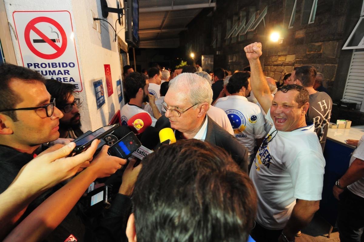 Wagner Pires de S venceu eleio com 235 votos e  o novo presidente do Cruzeiro. Ele comendar o clube no trinio 2018, 2019 e 2020. Srgio Santos Rodrigues, apoiado por Zez Perrella, ficou com 200 votos no pleito.