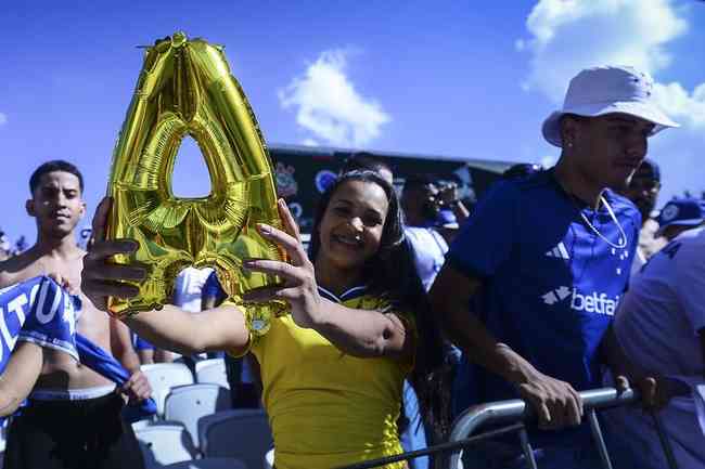 GloboEsporte.com > Futebol > Cruzeiro - NOTÍCIAS - 'Gladiadora', Musa do  Cruzeiro reforça a torcida contra o Grêmio no Mineirão