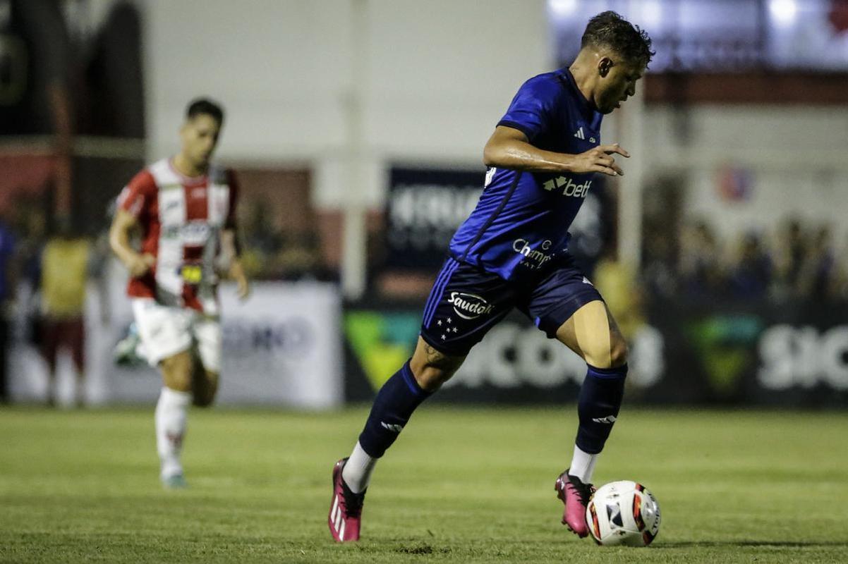Neste sbado (18/2), o Cruzeiro visitou o Alapo do Bonfim, em Nova Lima, para medir foras com o Villa Nova, pela 6 rodada do Campeonato Mineiro.