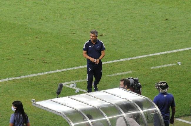 Ney Franco - 2 vitrias, 1 empate e 4 derrotas em 7 jogos (33,33%)
