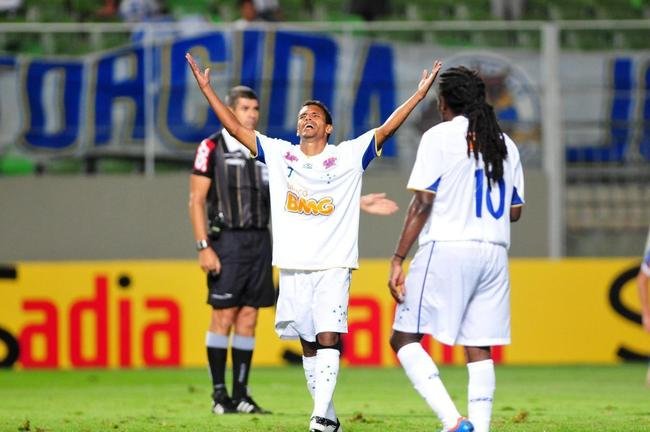 Fabinho (atacante) - observado em virtude das boas atuaes pelo Guarani, o atacante velocista no se sobressaiu no Cruzeiro e deixou o clube sem balanar a rede em 15 partidas.