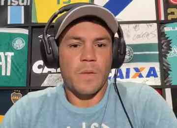 'O Ronaldo comprou o Cruzeiro para ganhar dinheiro e não para ganhar título', destacou o ex-atacante de 39 anos, que hoje mora nos Estados Unidos