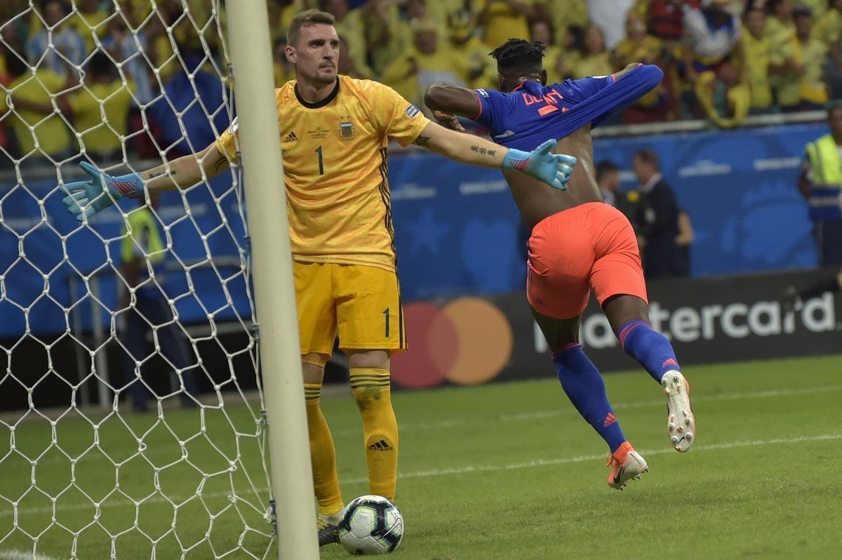 Colmbia no se intimida com Messi e estreia com grande vitria sobre Argentina