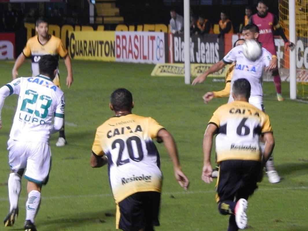 Fotos da vitria de virada do Amrica sobre o Cricima no Estdio Heriberto Hulse, em Cricima, pela Srie B