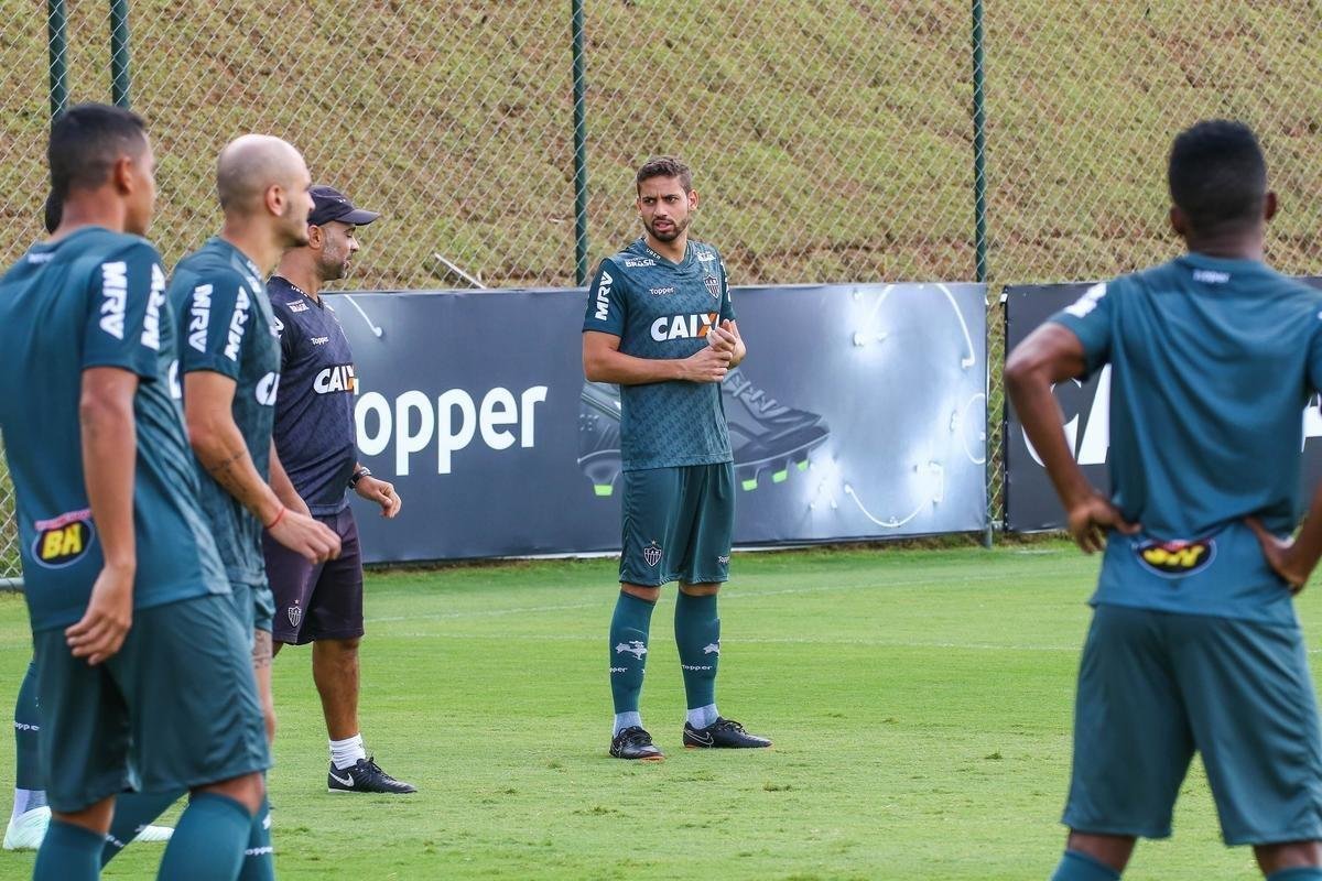 Jogadores e comisso tcnica do Atltico utilizaram novo uniforme pela primeira vez