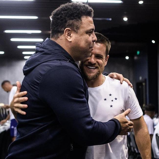 Ronaldo conheceu t�cnico Pepa e cumprimentou jogadores do Cruzeiro na v�spera do jogo contra o Corinthians, em S�o Paulo, pelo Campeonato Brasileiro 
