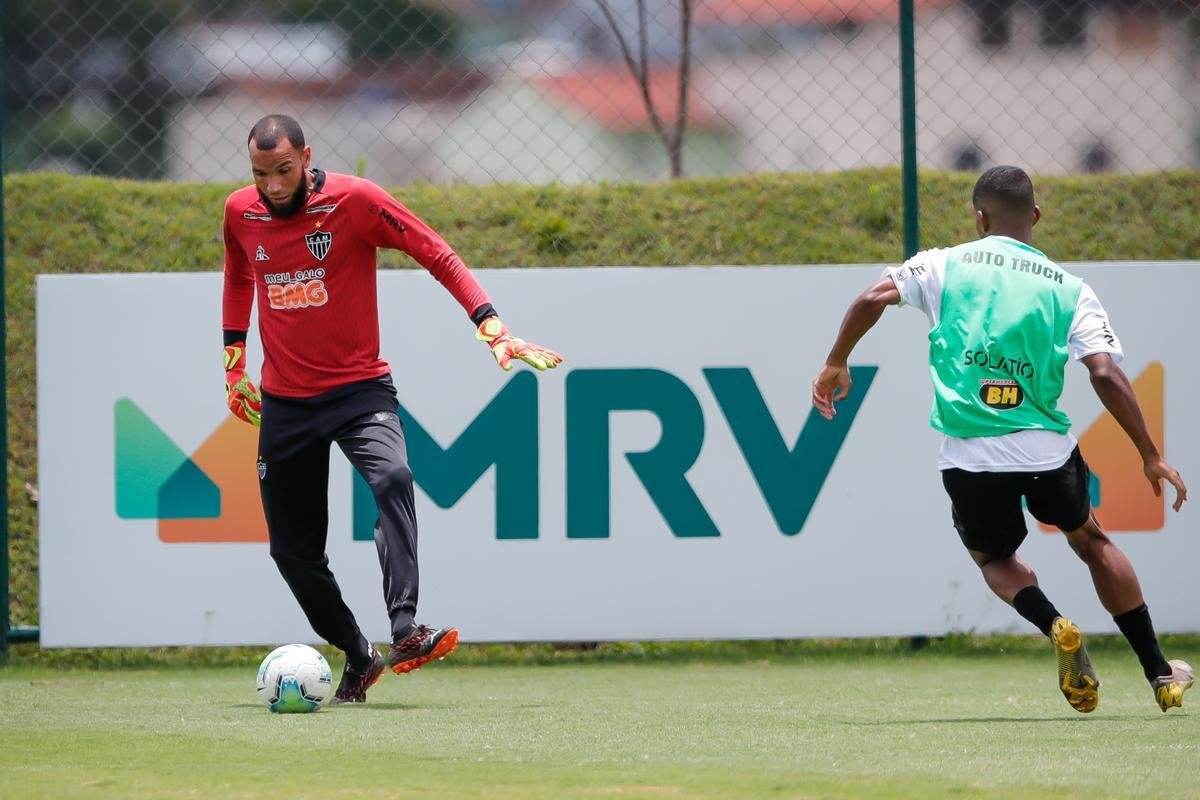 Aps polmica balada, Dylan e Marrony participam normalmente do treino na Cidade do Galo