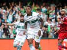 Coritiba vence o Flamengo em casa e se livra do rebaixamento no Brasileiro