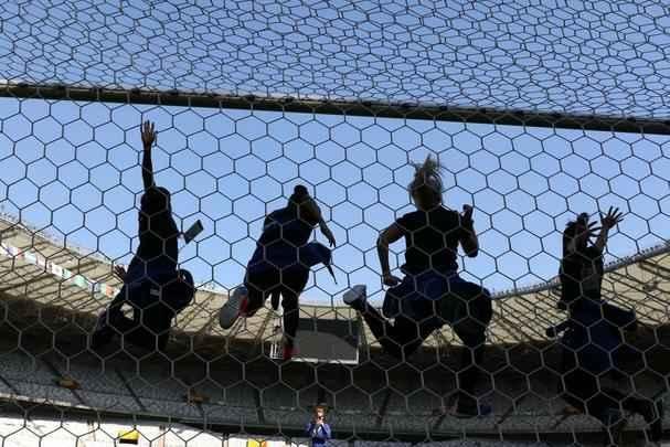 Americanas deram um show  parte, com acrobacias, brincadeiras e muitos selfies no Mineiro