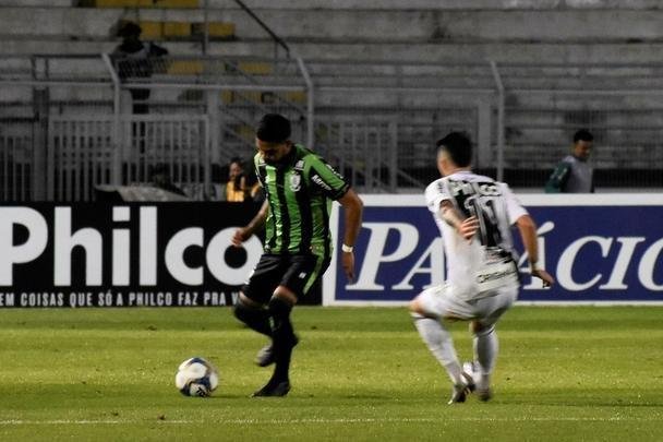 Com dois a menos durante boa parte do segundo tempo, o Coelho fez valer a superioridade numrica e bateu a Macaca por 1 a 0