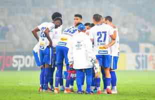 Fotos do duelo entre Cruzeiro e Ava, no Mineiro, pela 33 rodada do Campeonato Brasileiro