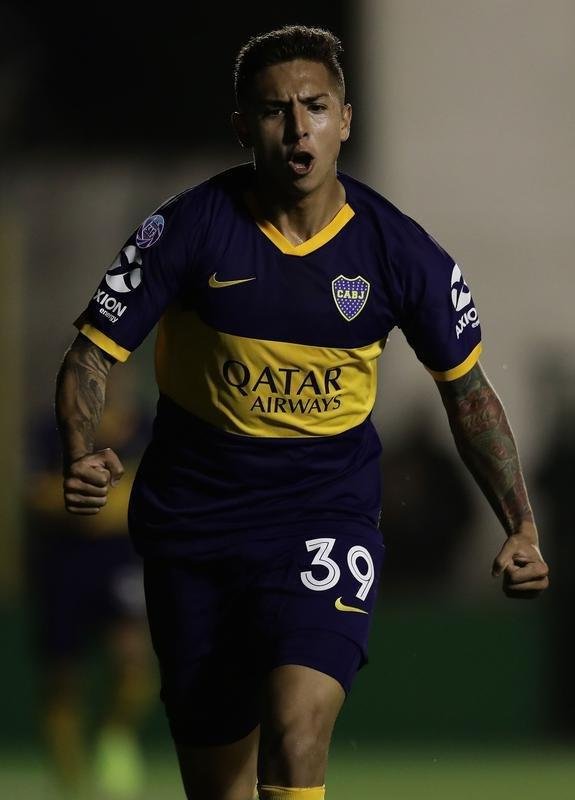 Fotos de Agustn Almendra, volante do Boca Juniors, de 22 anos, que est na mira do Cruzeiro para 2023. Vnculo dele na Argentina vai at junho do prximo ano, o que permite firmar pr-contrato a partir de janeiro com qualquer clube