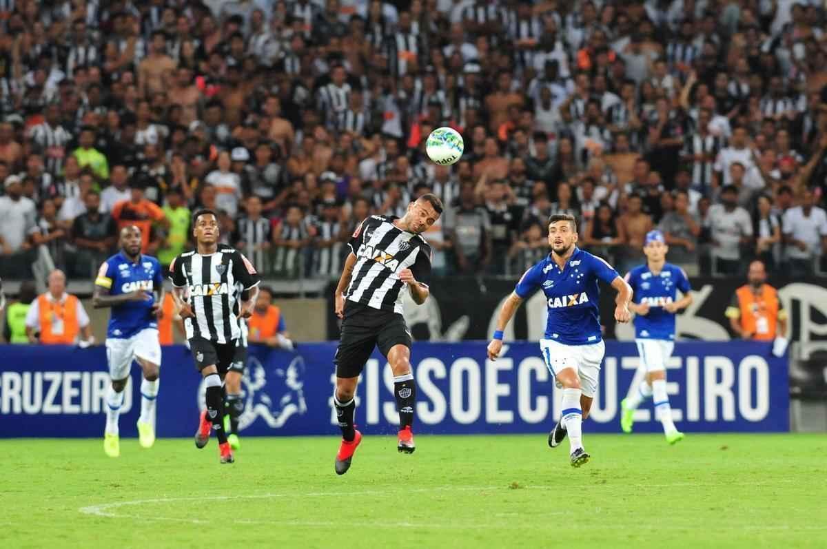 Imagens do segundo tempo do clssico vencido pelo Cruzeiro no Mineiro