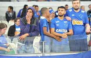 Torcida do Cruzeiro encarou frio e crise de abastecimento para apoiar o time contra o Palmeiras, no Mineiro