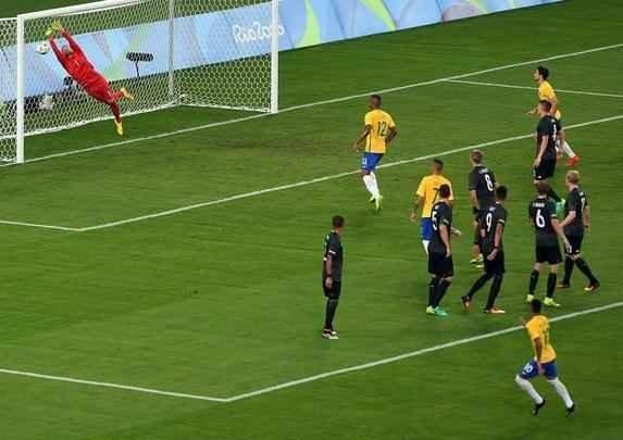 Confronto entre brasileiros e alemães pela final olímpica foi disputado no Estádio Maracanã