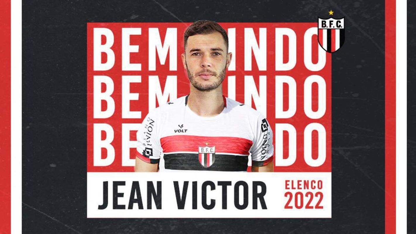 Em 2021, o lateral-esquerdo Jean Victor jogou 13 vezes pelo Cruzeiro. Nesta temporada, ele se transferiu para o Botafogo-SP.