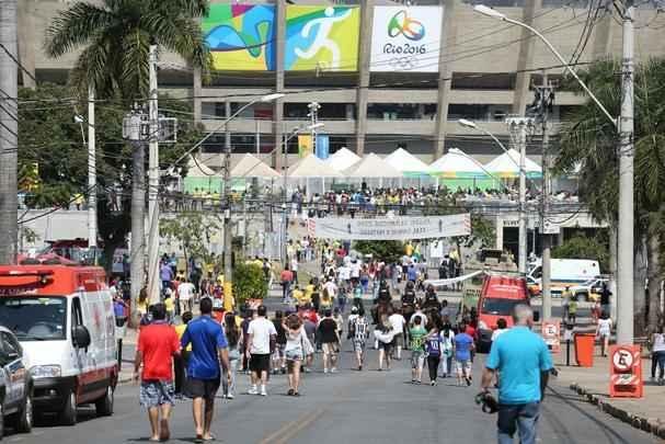 Mineiro ficou colorido nesta quarta-feira com camisas de clubes e selees em duelo da Olimpada