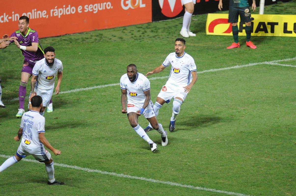 Fotos do jogo entre Amrica e Cruzeiro, no Independncia, em Belo Horizonte, pela 25 rodada da Srie B do Brasileiro
