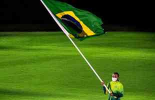 Delegação Brasileira na Cerimônia de Encerramento dos Jogos de Tóquio; Rebeca Andrade foi a porta-bandeira do Brasil
