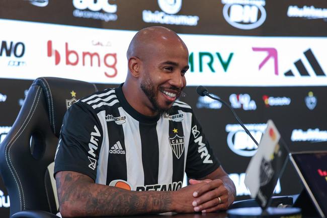 Veja fotos da apresentação de Patrick no Atlético
