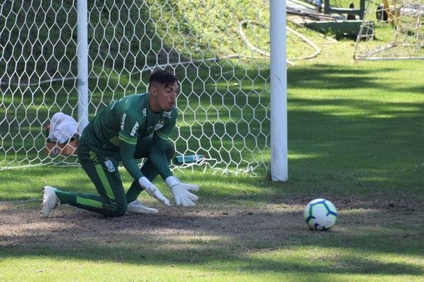 Em jogo-treino realizado na manh deste sbado, na Cidade do Galo, o Amrica venceu o Atltico, por 3 a 1. Os gols do triunfo americano foram marcados por Jonatas Belusso, duas vezes, e Rafael Bilu. O zagueiro Rver descontou para a equipe alvinegra.
