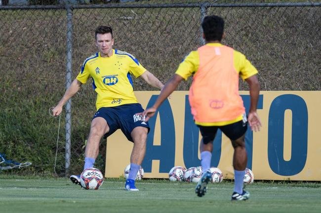 Fotos do treino do Cruzeiro nesta quinta-feira (6/5), na Toca da Raposa II