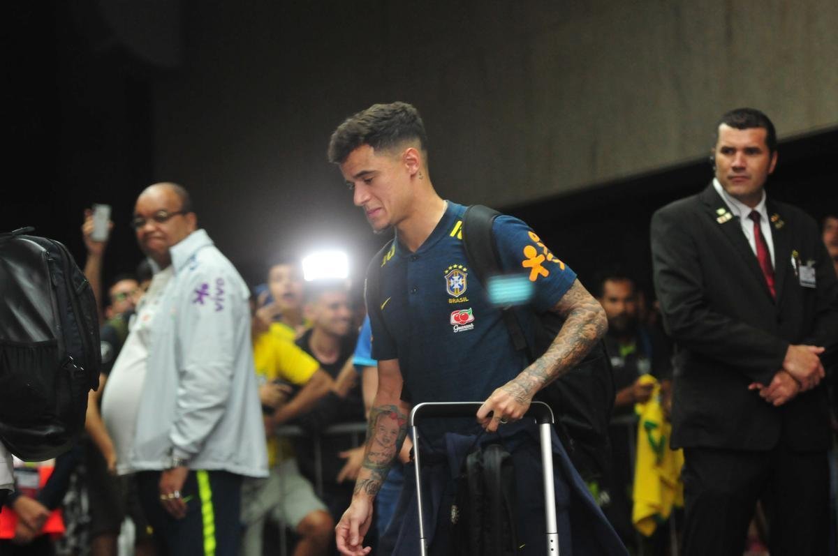 Seleo Brasileira deixou hotel Ouro Minas na noite desta quarta-feira e se despediu de Belo Horizonte, onde venceu a Argentina por 2 a 0 na semifinal da Copa Amrica. Reta final de treinos ser na Granja Comary, em Terespolis. Deciso est marcado para domingo, s 17h, no Maracan