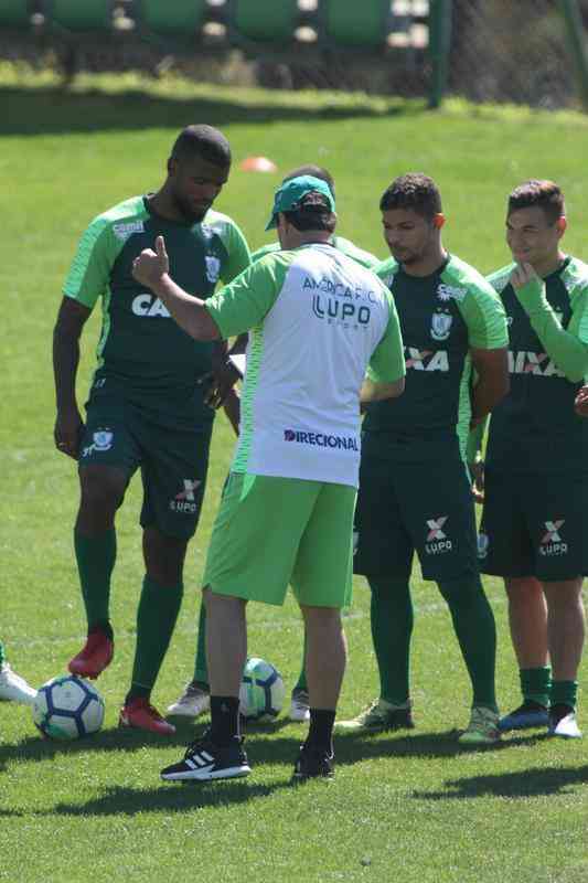 Adilson comandou o primeiro treino no Amrica nesta quarta-feira