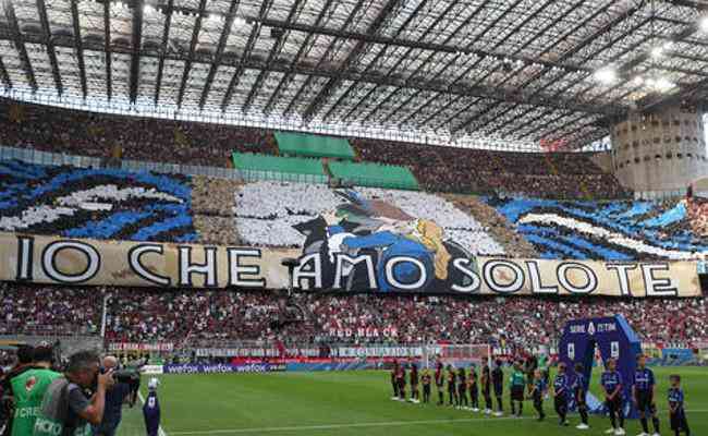 Mosaico da torcida da Inter durante o jogo contra o Milan 