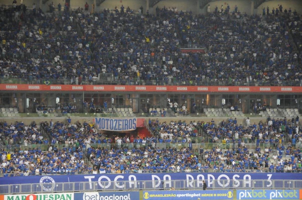 Torcida do Cruzeiro deu show mais uma vez e lotou o Mineiro na partida contra o CRB pela 11 rodada da Srie B