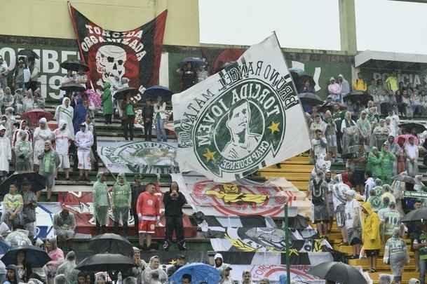 Brasileiros se despedem de jogadores, integrantes da comissão técnica e dirigentes da Chapecoense, além de jornalistas mortos na queda do avião do clube na Colômbia