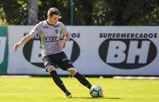 Leonan - o lateral-esquerdo de 22 anos fez 11 partidas no time profissional e foi, em vrias ocasies, reserva de Fbio Santos. Em 2018, ganhar experincia no Fortaleza e trabalhar sob o comando do tcnico Rogrio Ceni. 