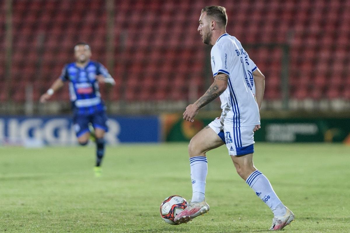 Cruzeiro venceu URT por 2 a 0, com gols de Manoel e Marcinho, e chegou a quatro pontos no Campeonato Mineiro