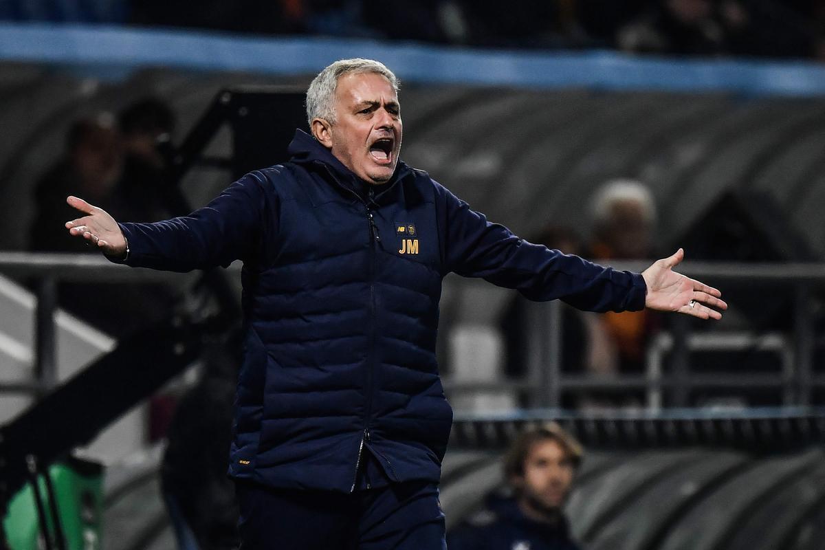 Jos Mourinho - portugus tem contrato com a Roma at 2024