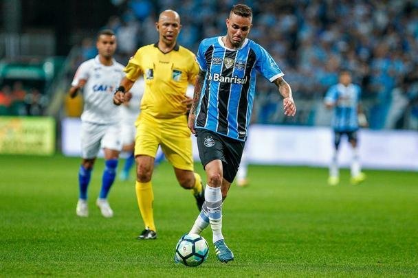 Grêmio foi superior no primeiro tempo e abriu o placar aos 45 minutos, com Barrios