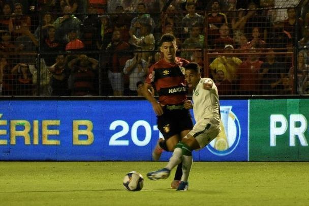 Fotos do duelo entre Sport e Amrica, disputado na Ilha do Retiro, no Recife, pela 23 rodada da Srie B do Brasileiro