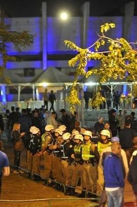 Torcida do Cruzeiro encarou frio e crise de abastecimento para apoiar o time contra o Palmeiras, no Mineiro