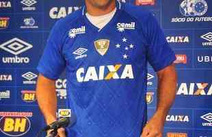 Fred foi apresentado no Cruzeiro pelo presidente Wagner Pires de S e pelo vice Itair Machado